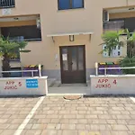 Patricija-apartmani Apartment *