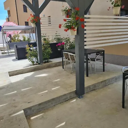 Patricija-apartmani Apartment *